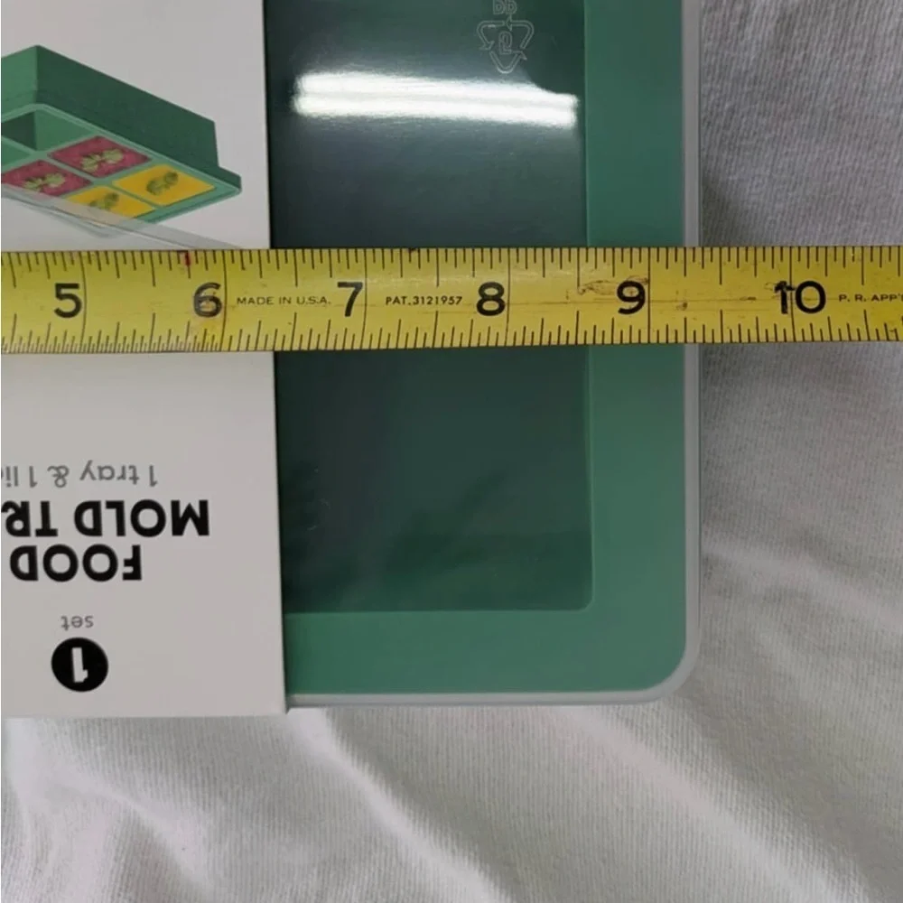 NWT food mold tray 1 tray & 1 lid. Dark green! Perfect for making baby food etc